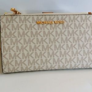 NWT-Michael Kors Double Zip Wristlet/Wallet/Phone